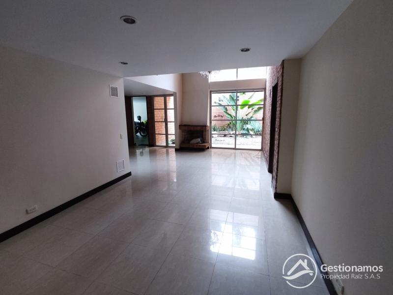 COMEDOR Y CHIMENEA.jpg